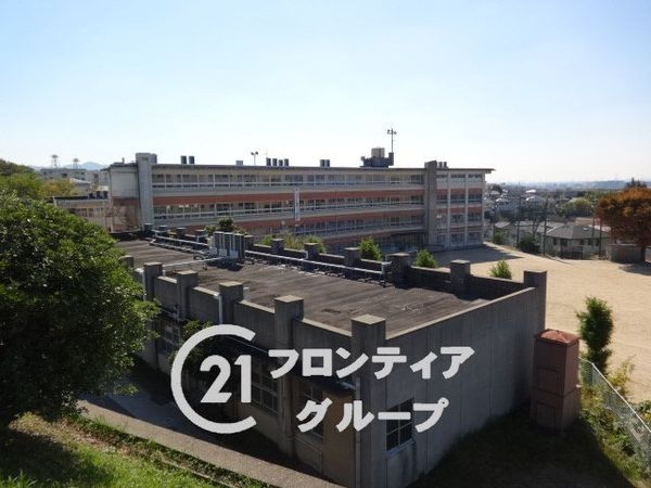 枚方市香里ケ丘９丁目の中古一戸建て(枚方市立第二中学校)