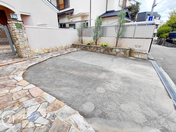 寝屋川市東香里園町　中古一戸建て