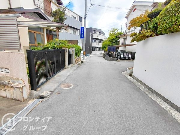 寝屋川市東香里園町　中古一戸建て