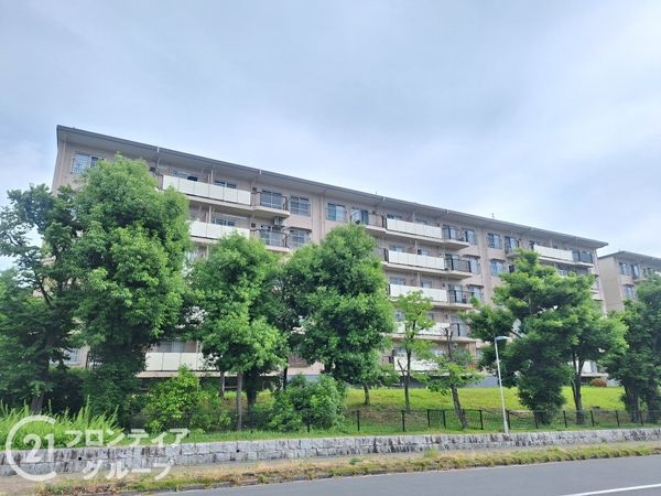 男山第４住宅３０１号棟　　中古マンション