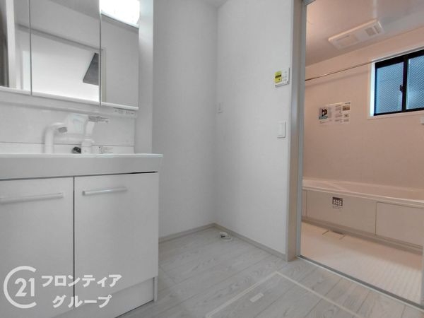 枚方市香里ケ丘８丁目　新築一戸建て　８期　3号棟