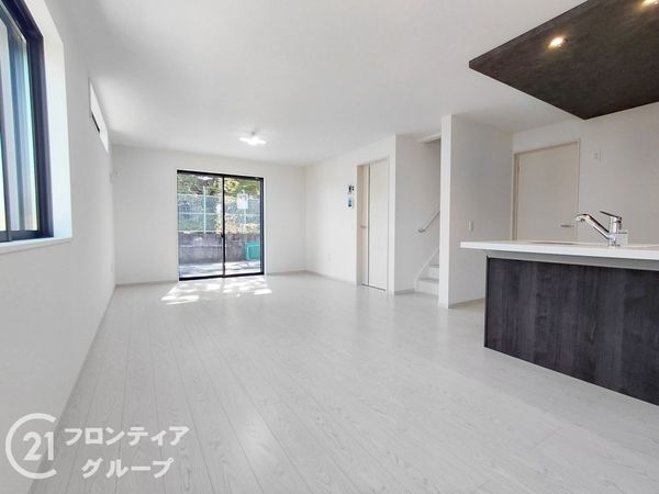 枚方市香里ケ丘８丁目　新築一戸建て　８期　3号棟