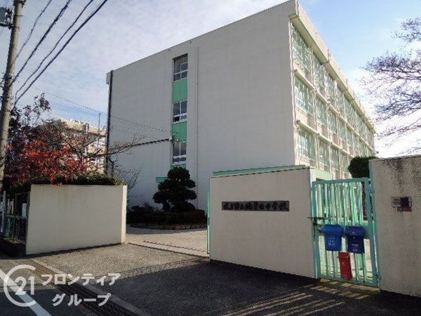 レジェイド樟葉中古マンション(枚方市立楠葉西中学校)