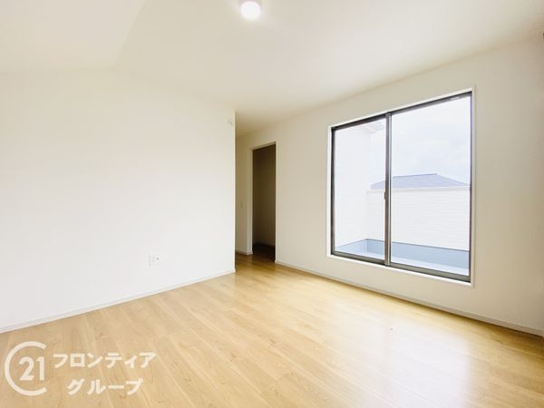 枚方市香里ケ丘８丁目　新築一戸建て　６期　全１区画