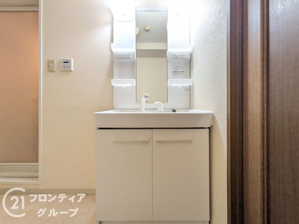 ロイヤルヒル神戸諏訪山 中古マンション(洗面台・洗面所)