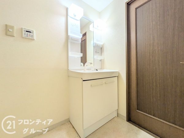 ロイヤルヒル神戸諏訪山 中古マンション(洗面台・洗面所)