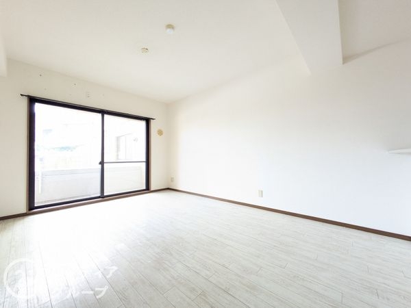 ロイヤルヒル神戸諏訪山 中古マンション(リビング)