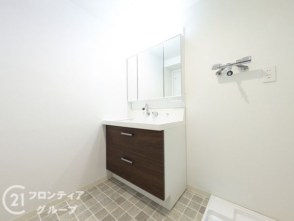 ＲＩＣウエストコート５番街４番館　中古マンション