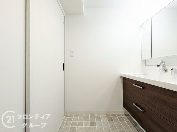 ＲＩＣウエストコート５番街４番館　中古マンション