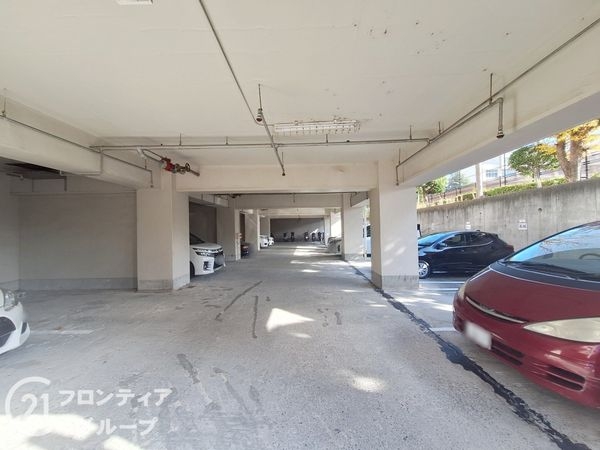 熊内スカイハイツ 中古マンション(駐車場)