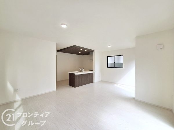 神戸市中央区野崎通６丁目　新築一戸建て　１期　２号棟