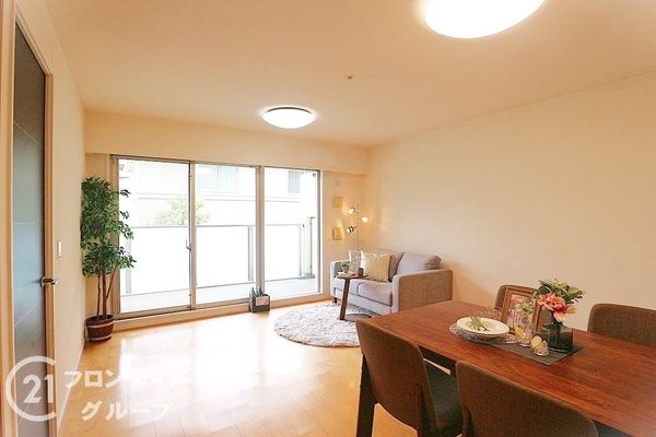 グランベース芦屋川ロジュマン 中古マンション(リビング)