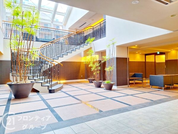 ワコーレ神戸本山ガーデンズ 中古マンション(ロビー)