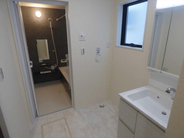 武豊町大字冨貴字市場　３号棟