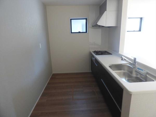 武豊町大字冨貴字市場　３号棟