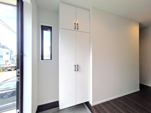 千葉市中央区矢作町 新築戸建(玄関)