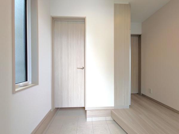 千葉市中央区矢作町 新築戸建(玄関)