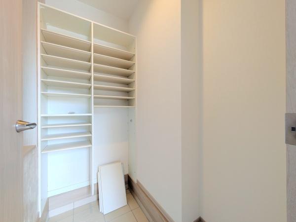 千葉市中央区矢作町 新築戸建(玄関)