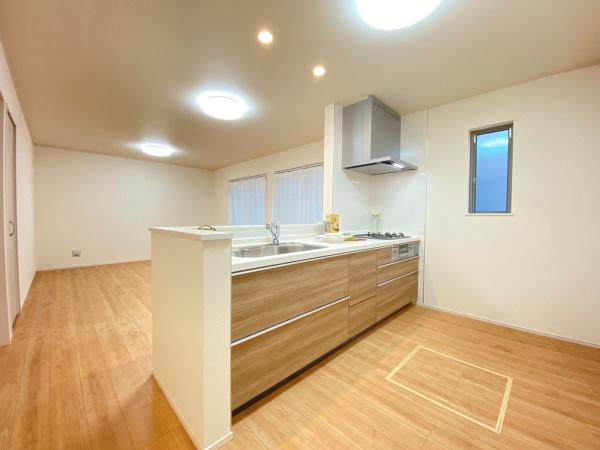 千葉市中央区旭町　新築戸建