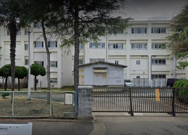 新稲毛ガーデンタワー4号棟(千葉市立高洲中学校)