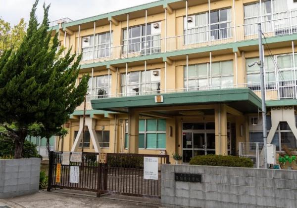 ライオンズガーデン幕張(千葉市立幕張東小学校)