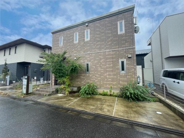 千葉市緑区高田町の中古一戸建て(前面道路含む現地写真)
