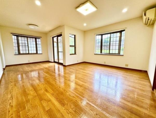 市原市泉台4丁目の中古一戸建て(リビング)