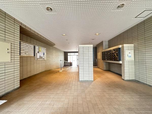 プラザ学園前9号棟(エントランス)
