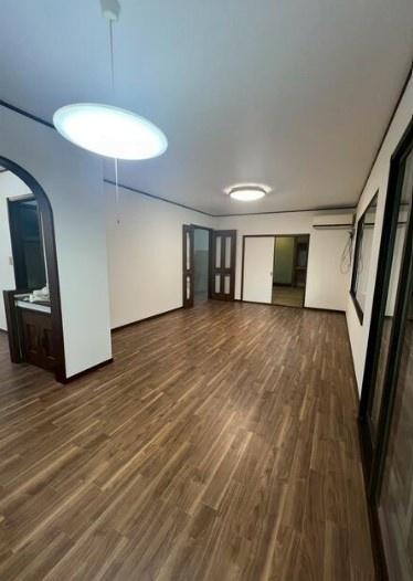 市原市泉台4丁目の中古一戸建て(リビング)