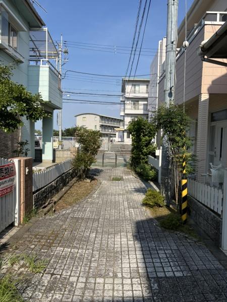 和歌山市小豆島の中古一戸建て(前面道路含む現地写真)