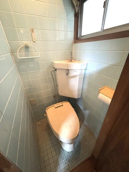 富田林市西板持町7丁目の中古一戸建て(トイレ)