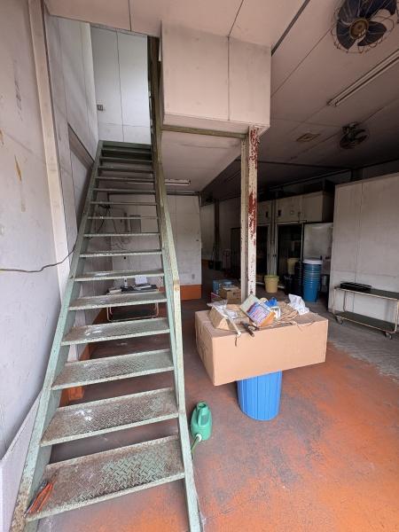 加西市牛居町店舗