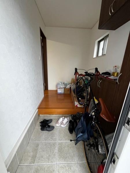 伊丹市北伊丹6丁目の中古一戸建て(玄関)