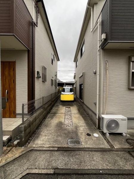 伊丹市北伊丹6丁目の中古一戸建て(駐車場)