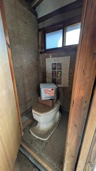 半田市亀崎月見町4丁目の中古一戸建て(トイレ)