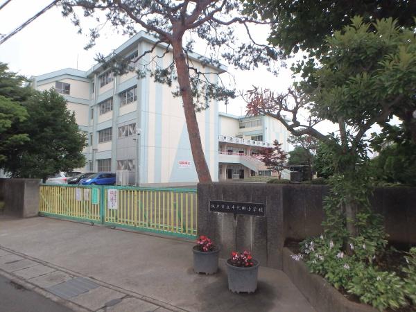 坂戸市関間3期　新築分譲住宅　全2棟　2号棟(坂戸市立千代田小学校)