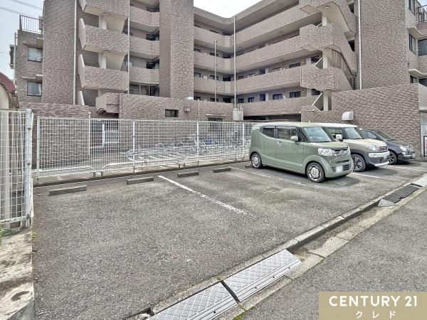 ライオンズマンション若葉台(駐車場)
