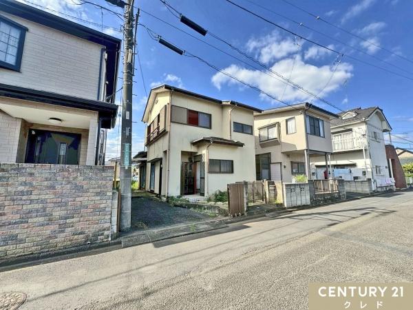 入間郡毛呂山町岩井東1丁目の中古一戸建て(前面道路含む現地写真)