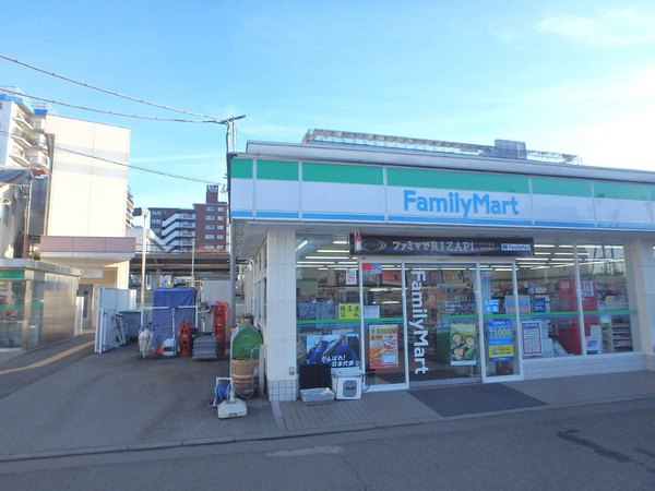 アーベイン川越南大塚キッズプレース(ファミリーマート南大塚駅北口店)