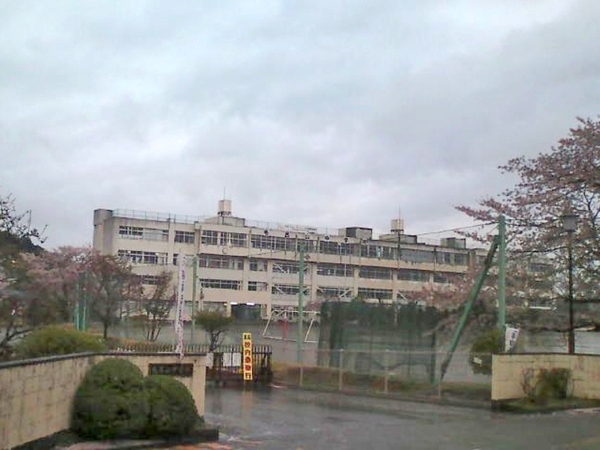 入間郡毛呂山町目白台２丁目の中古一戸建て(毛呂山町立毛呂山中学校)