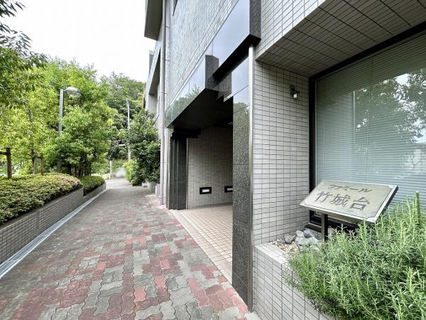 ファミール竹城台