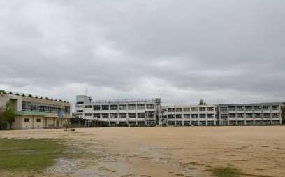 泉北鴨谷台第一次住宅18号棟(堺市立美木多小学校)