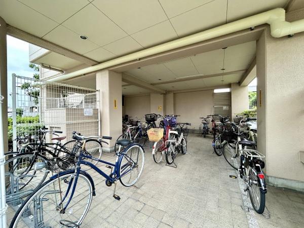 少女の赤い帽子泉北深井
