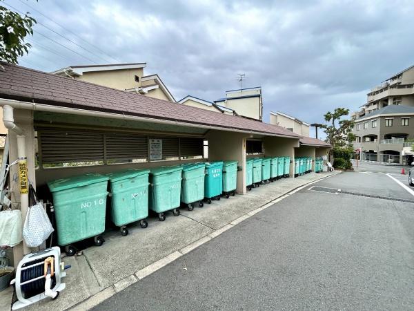 少女の赤い帽子泉北深井