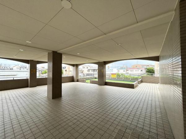 少女の赤い帽子泉北深井