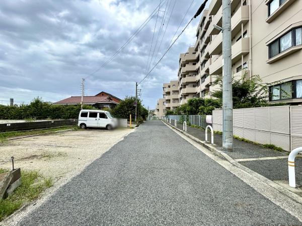 少女の赤い帽子泉北深井