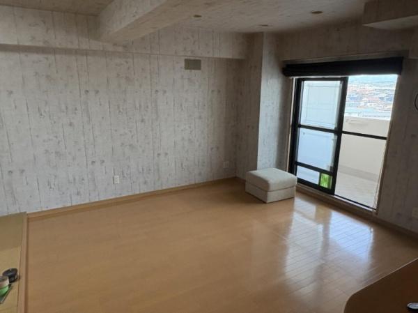 少女の赤い帽子泉北深井