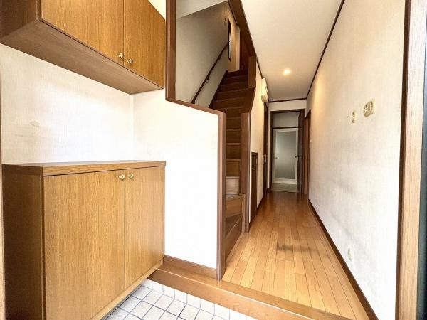 堺市西区浜寺石津町中3丁の中古一戸建て(玄関)