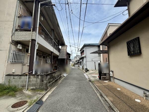 堺市西区浜寺石津町中3丁の中古一戸建て(前面道路含む現地写真)