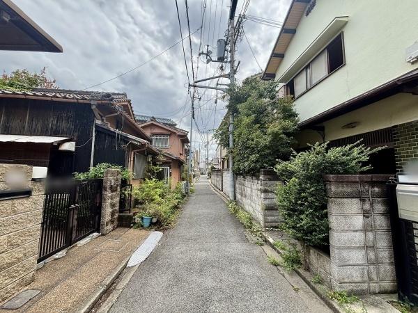 堺市西区浜寺石津町中3丁の中古一戸建て(前面道路含む現地写真)